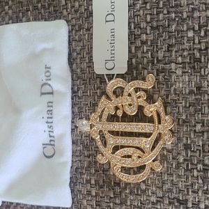 🌟NWT Christian Dior Brooch with pouch